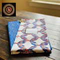 Tissu Prestige "L'Entrelacé Azur" – Pagne Haut de Gamme aux Motifs Géométriques (Bleu, Blanc & Corail)